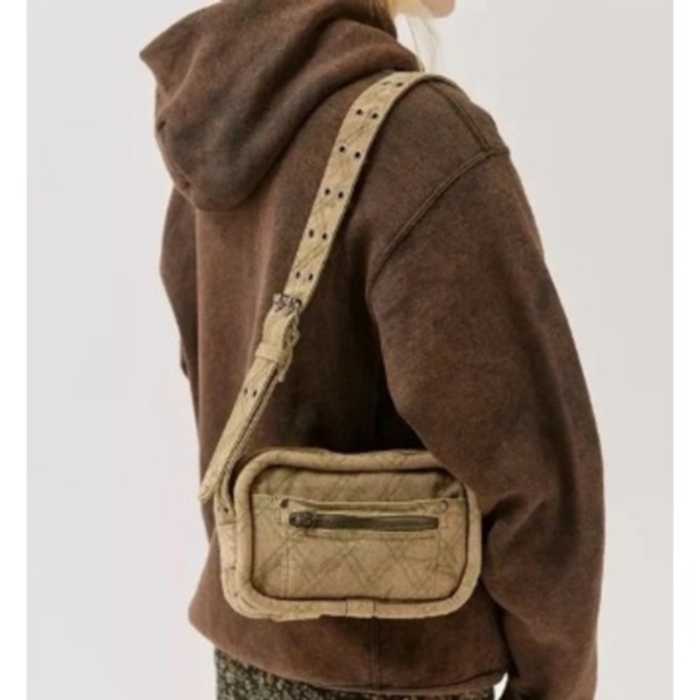 Urban Outfitters BDG Dakota Denim Crossbody Bag‎ Grommet Strap Canvas Purse